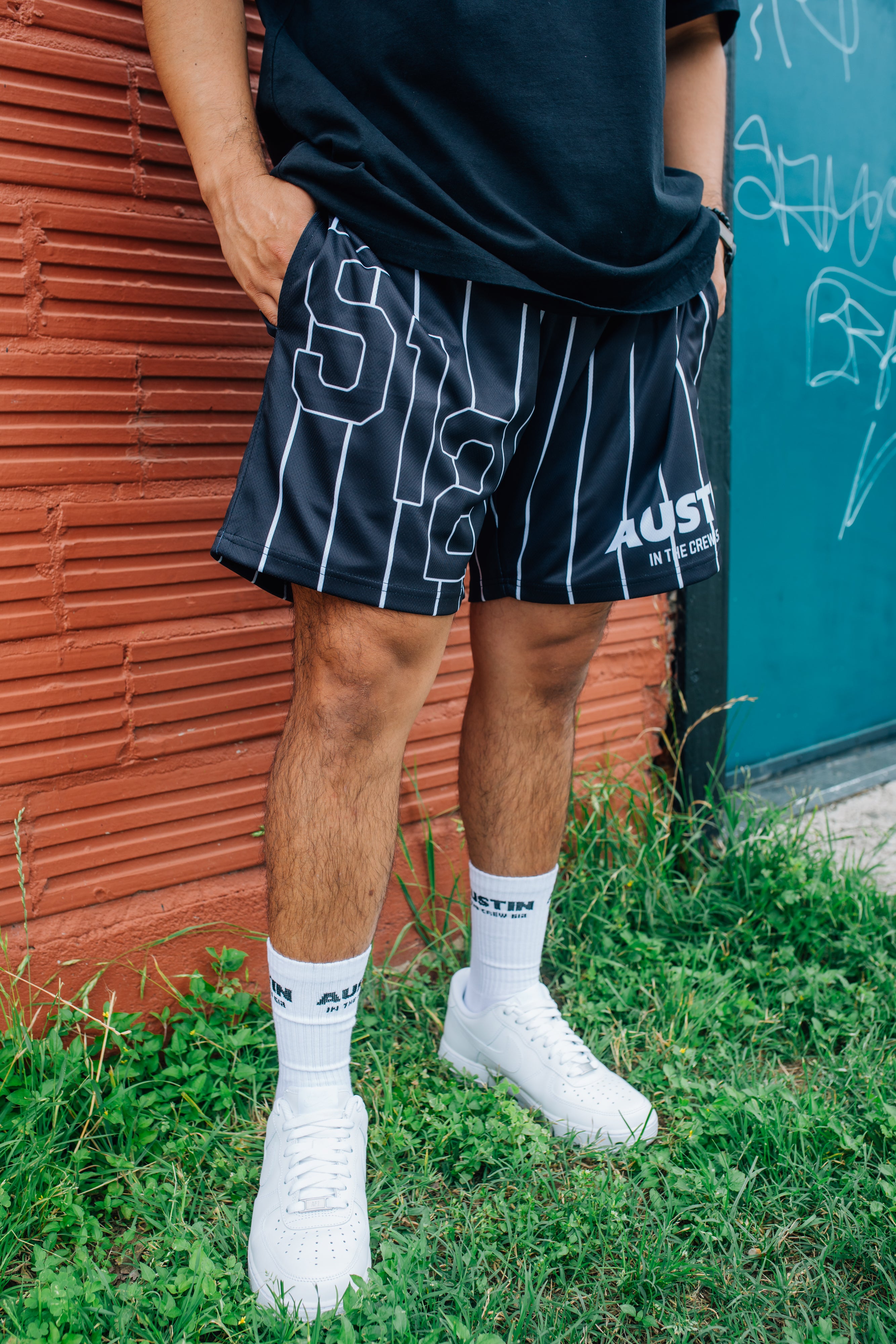 512 Crew Shorts - Black/white stripes