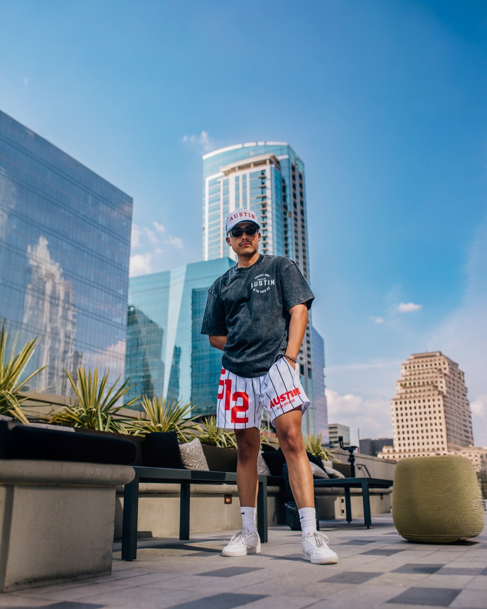 512 Crew Shorts - White/Red stripes